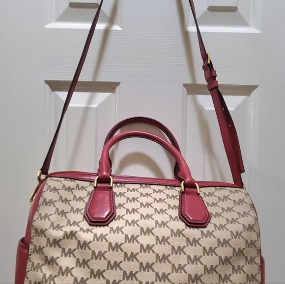 Michael Kors Purs Studio Mercer Medium Heritage Logo Duffel in Natural WineRed. - Picture 13 of 14